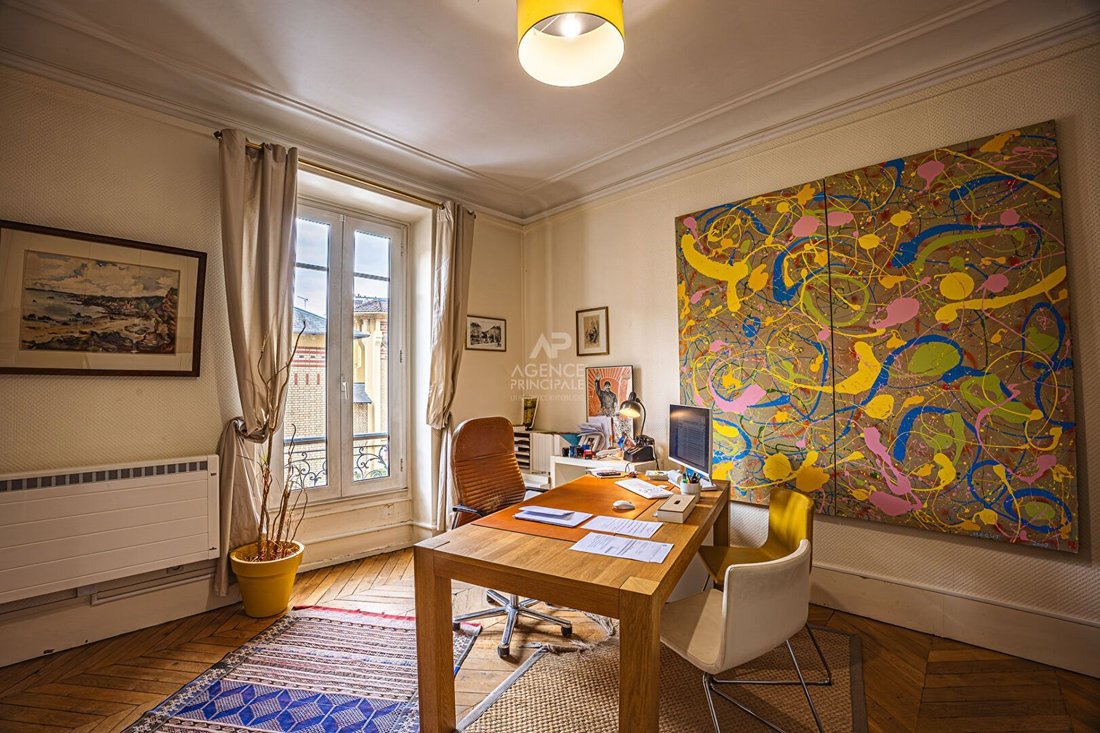 Apartment in Domaine National du Château, Versailles, France 4 - 18660336