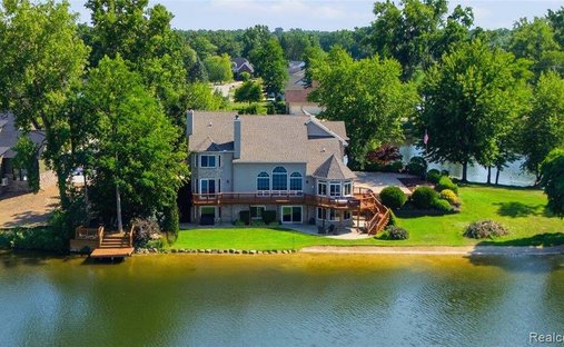 House in White Lake charter Township, Michigan, United States 1