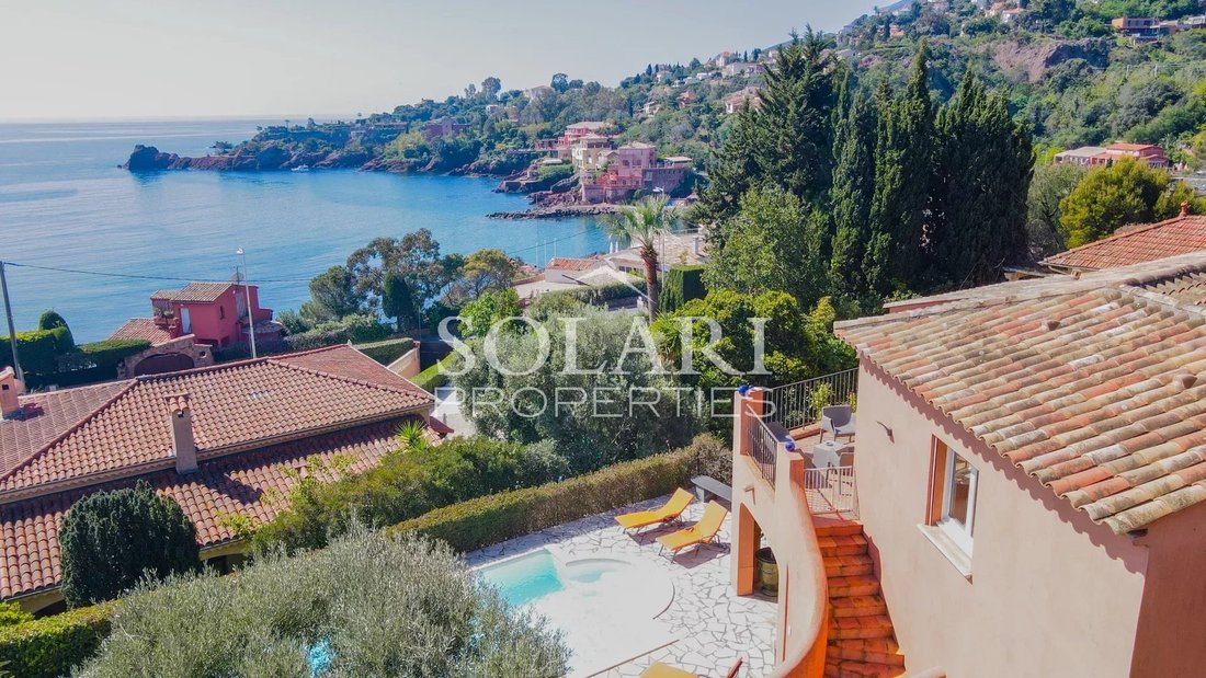 Villa in Théoule-sur-Mer, Provence-Alpes-Côte d'Azur, France 1 - 15664045