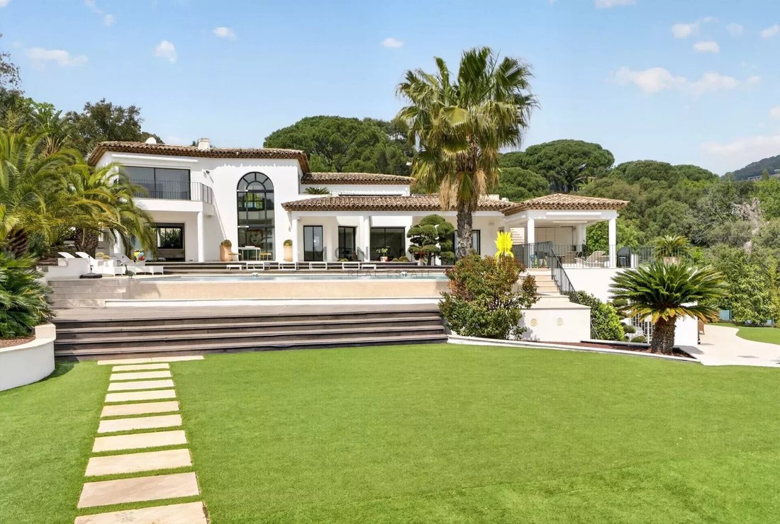 Villa in Grimaud, Provence-Alpes-Côte d'Azur, France 1 - 17687549