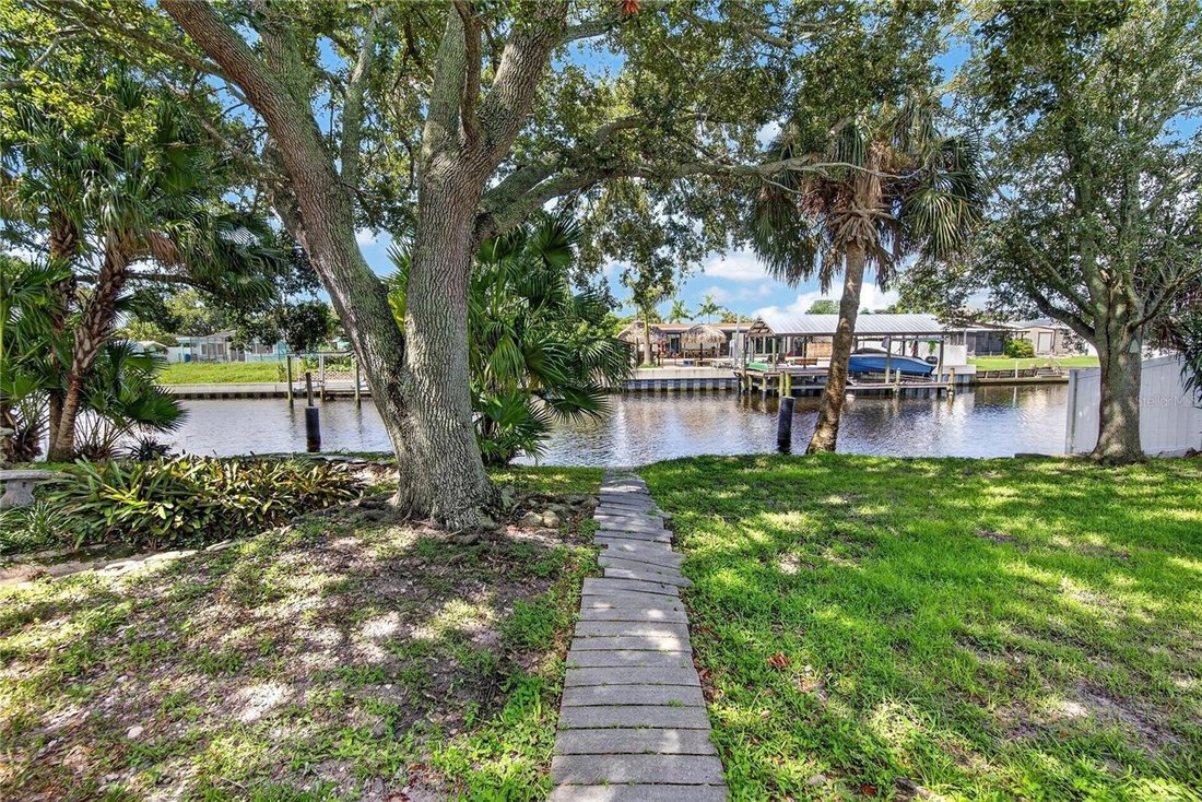 House in Tampa, Florida, United States 5 - 18670697