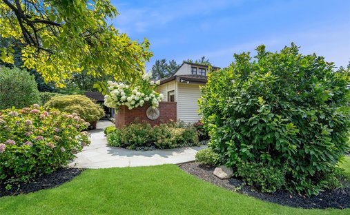 Condo in Manhasset, New York, United States 1