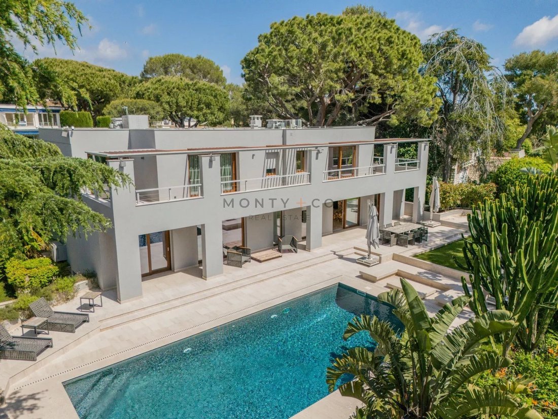 Villa in Saint-Jean-Cap-Ferrat, Provence-Alpes-Côte d'Azur, France 1 - 15654522