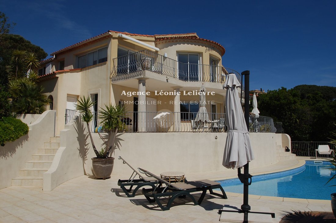 Villa in Les Issambres, Roquebrune-sur-Argens, France 1 - 18666476