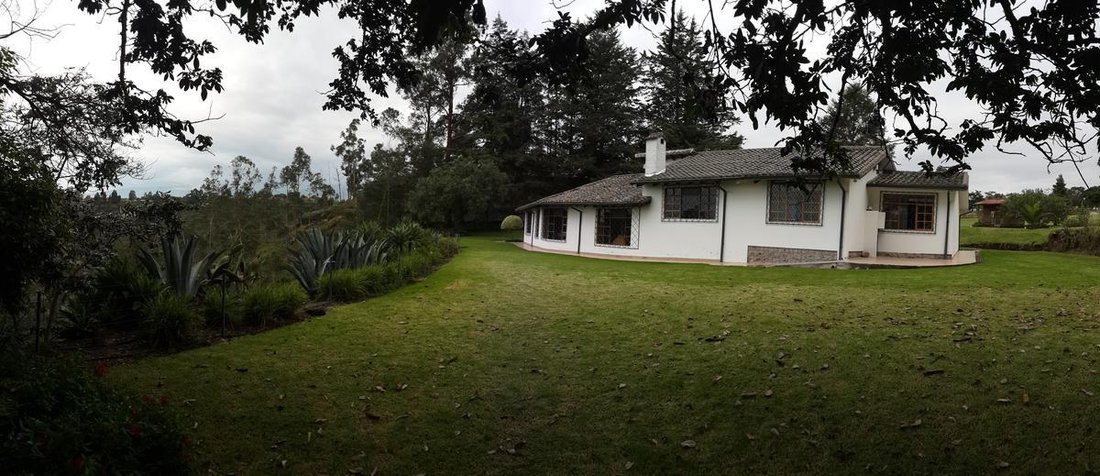 Land in Quito, Pichincha, Ecuador 1 - 18660658