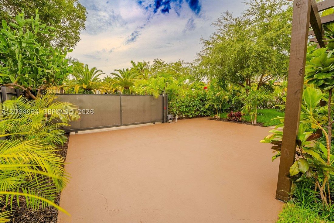 House in Miami, Florida, United States 5 - 18669050