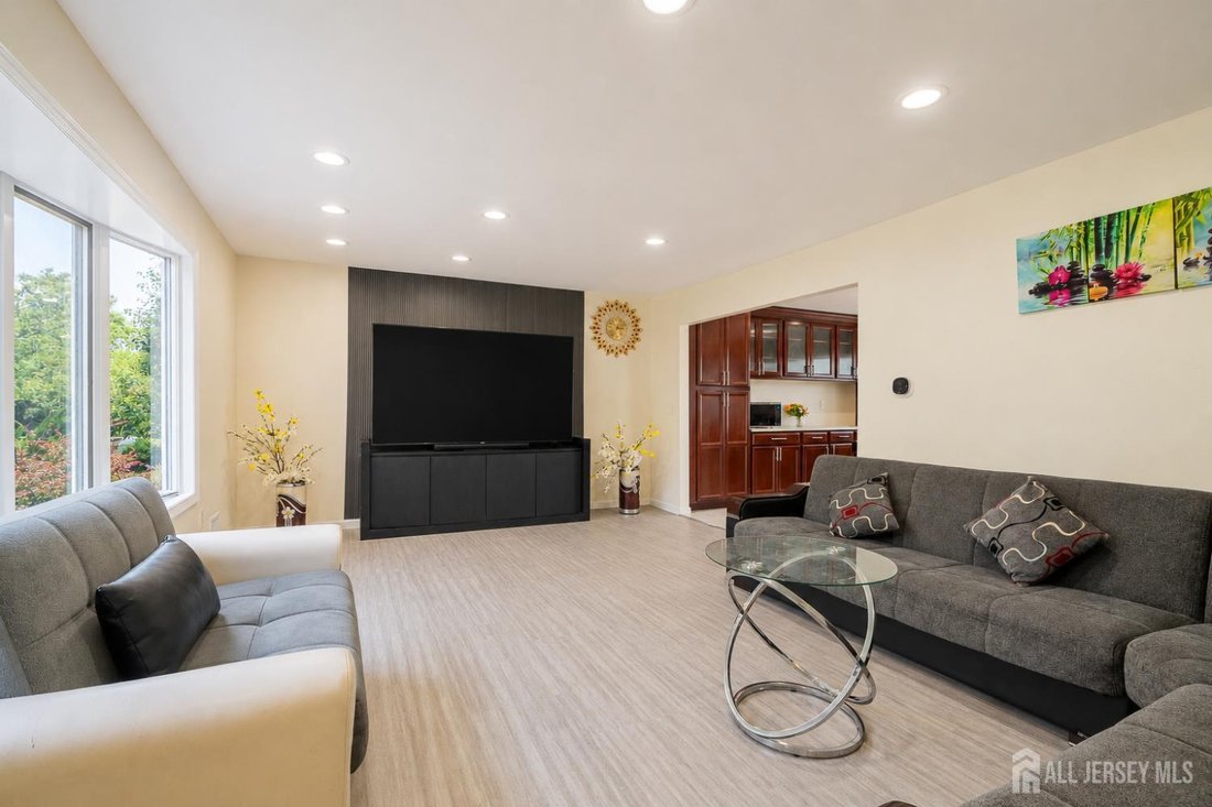 House in South Plainfield, New Jersey, United States 5 - 18666014