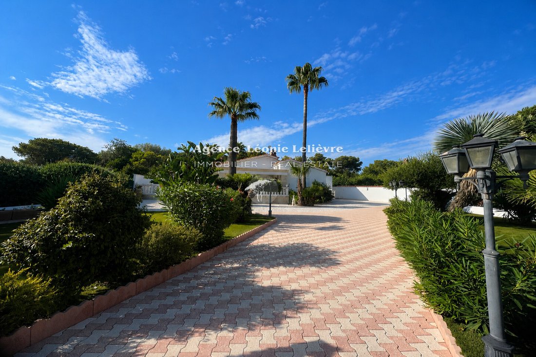 Villa in Les Issambres, Roquebrune-sur-Argens, France 4 - 18660280