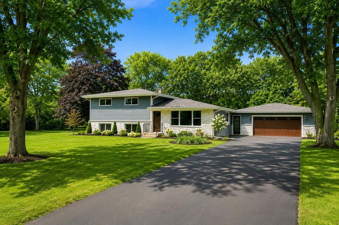 House in Green Oaks, Illinois, United States 2 - 18669243