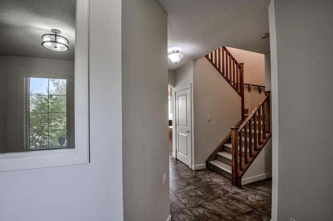 House in Calgary, Alberta, Canada 3 - 18670958