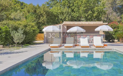 Villa in Hyeres, Provence-Alpes-Côte d'Azur, France 1