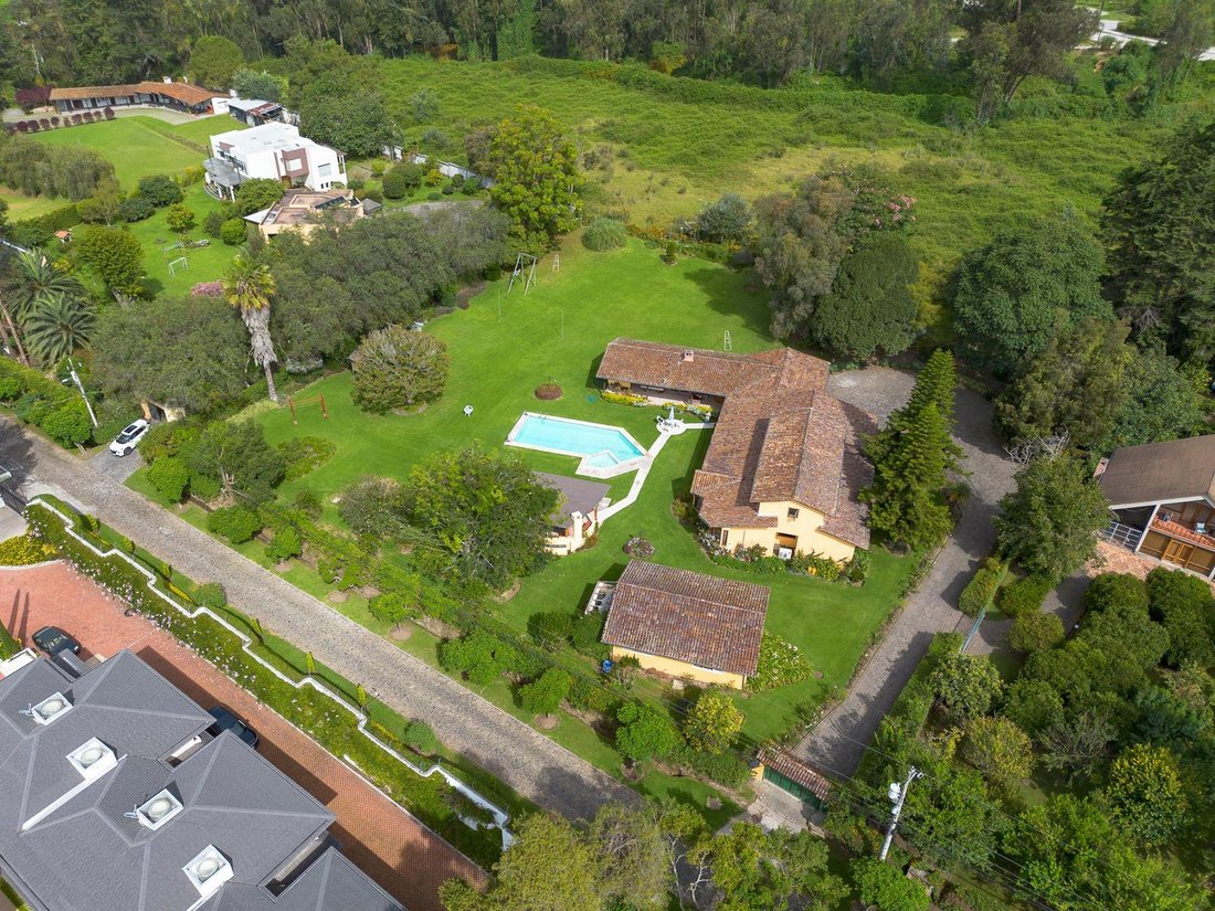 Land in Quito, Pichincha, Ecuador 3 - 18660844