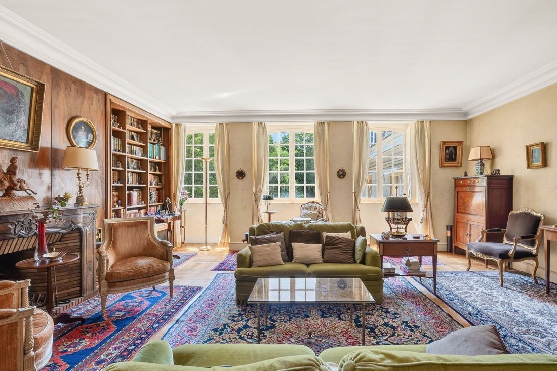 Apartment in Domaine National du Château, Versailles, France 2 - 18660121