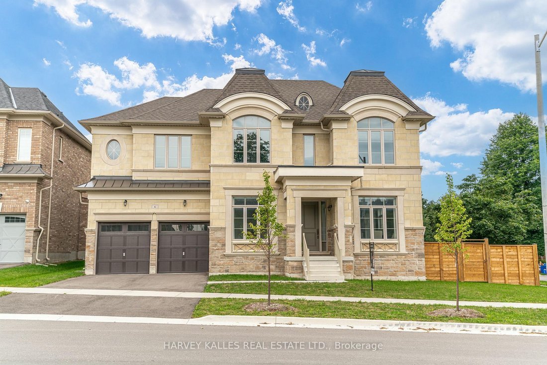 House in Aurora, Ontario, Canada 1 - 18670333