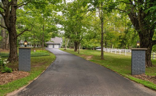 House in Medonte, Ontario, Canada 1