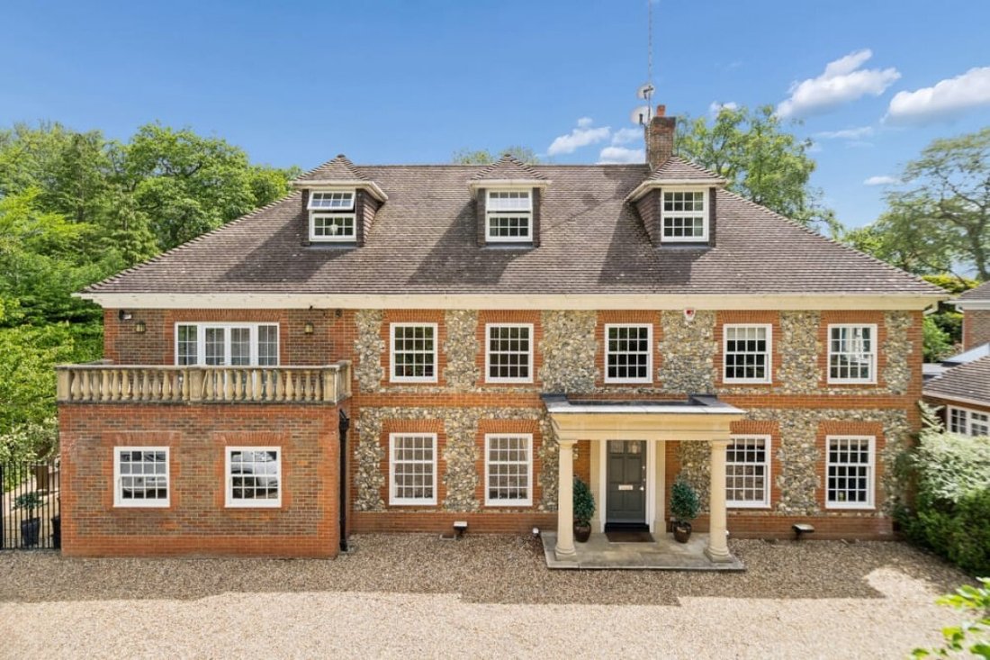 House in Farnham Royal, England 3 - 18012723