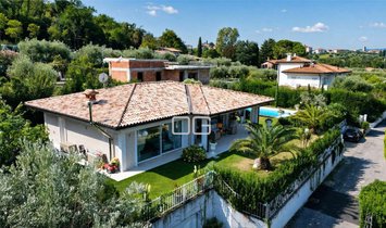 Villa a Manerba del Garda, Lombardia, Italia 1