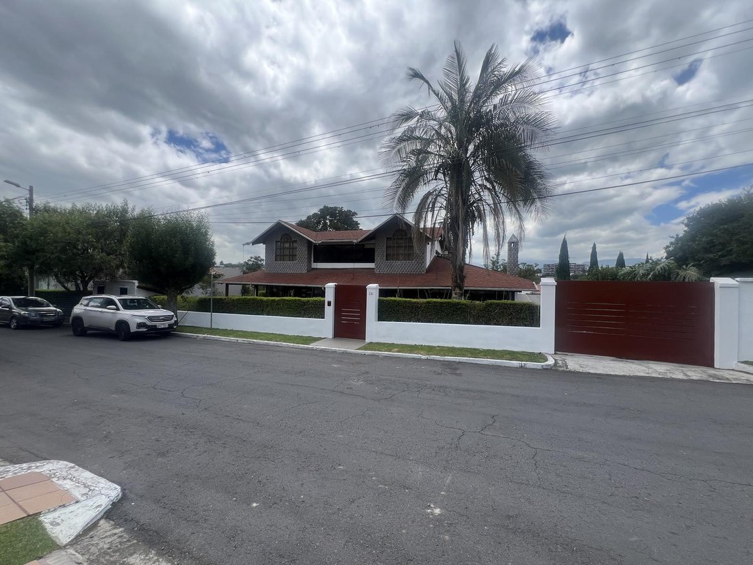 House in Quito, Pichincha, Ecuador 2 - 18661692