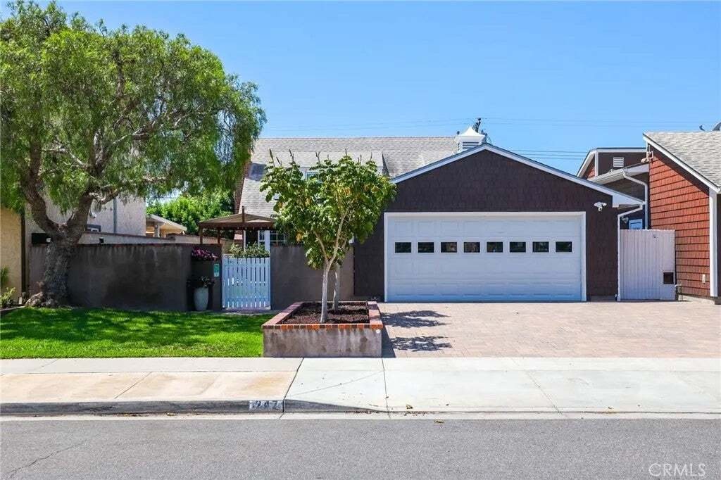 Costa Mesa, California, United States 2 - 18663938