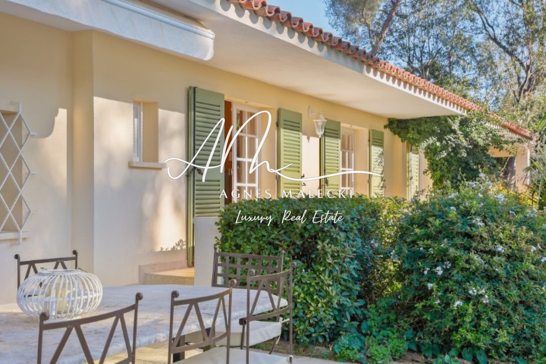 Estate in Rayol-Canadel-sur-Mer, Provence-Alpes-Côte d'Azur, France 3 - 16608348
