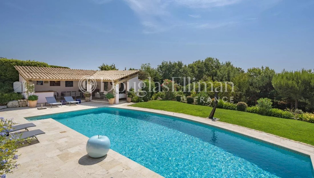 Villa in Châteauneuf-Grasse, Provence-Alpes-Côte d'Azur, France 2 - 18671792