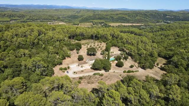 Casa en Le Thoronet, Provenza-Alpes-Costa Azul, Francia 1 - 16245745