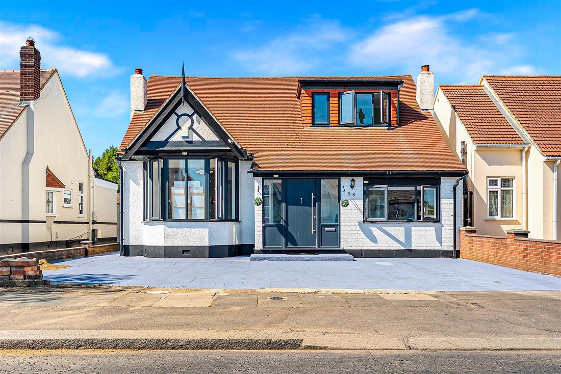 Bungalow in Seven Kings, Ilford, England 3 - 18659119
