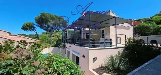 House in Hyeres, Provence-Alpes-Côte d'Azur, France 1 - 15720227