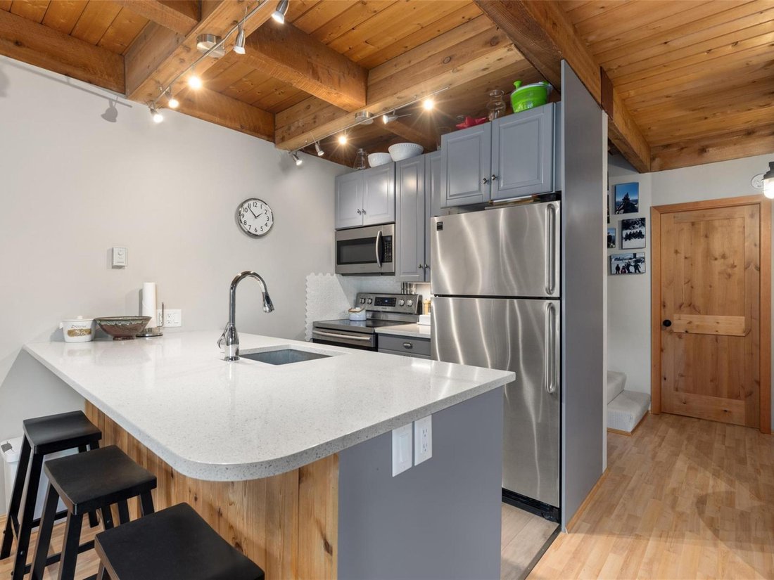 Whistler, British Columbia, Canada 4 - 18670180