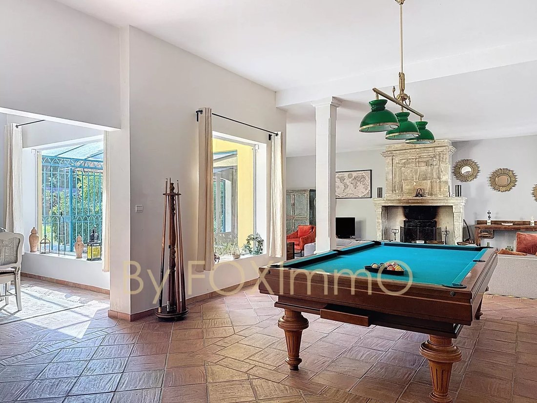 Estate in Mouriès, Provence-Alpes-Côte d'Azur, France 2 - 18668326