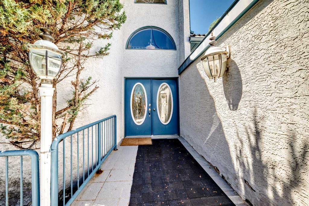 House in Calgary, Alberta, Canada 2 - 18665240
