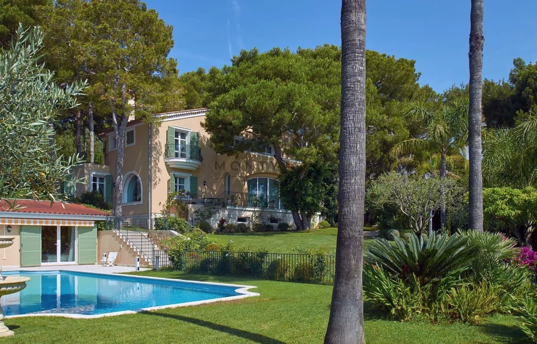 Villa in Saint-Jean-Cap-Ferrat, Provence-Alpes-Côte d'Azur, France 1 - 16721568