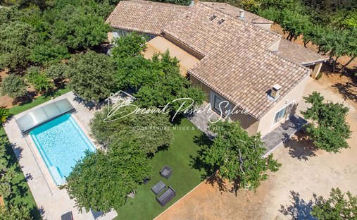 Villa in Saint-Didier, Provence-Alpes-Côte d'Azur, France 1