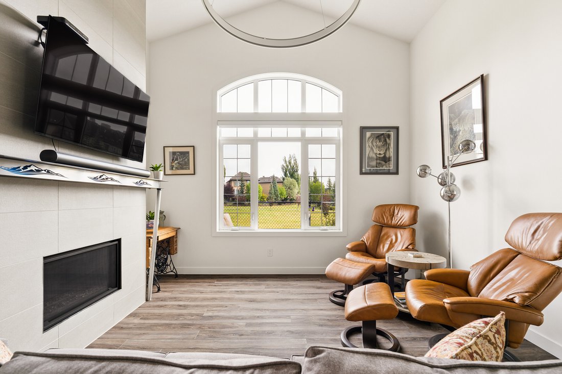 Calgary, Alberta, Canada 2 - 18665311