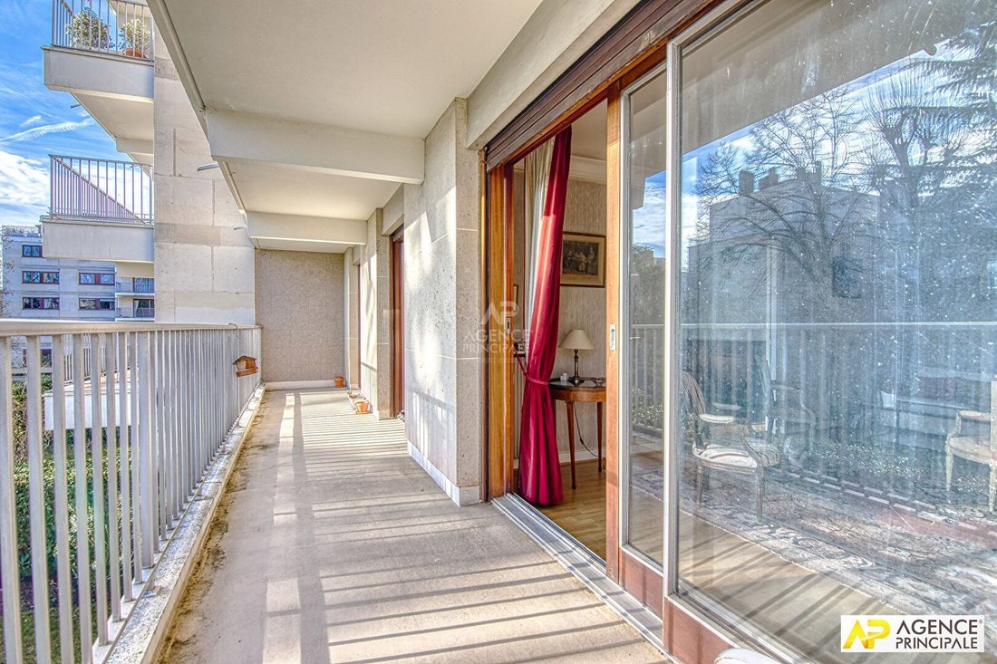 Apartment in Domaine National du Château, Versailles, France 5 - 18660362