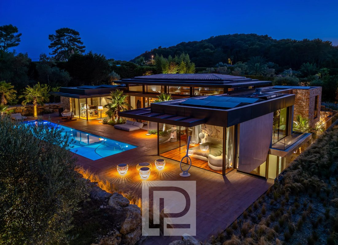 Estate in Mougins, Provence-Alpes-Côte d'Azur, France 1 - 18666835