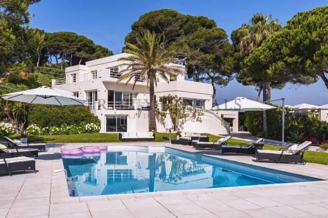 Villa in Antibes, Provence-Alpes-Côte d'Azur, France 1 - 18638600