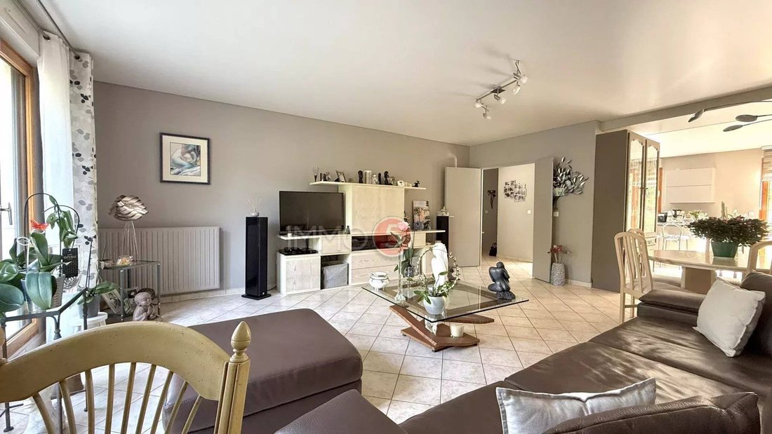 Apartment in Thiers, Le Raincy, France 2 - 16409301