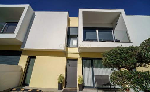 Villa in Charneca de Caparica e Sobreda, Setubal, Portugal 1