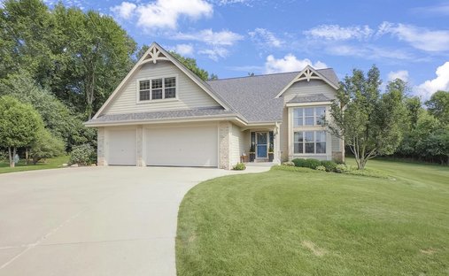 House in Pewaukee, Wisconsin, United States 1