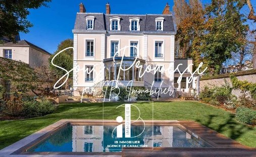 Estate in Fontainebleau, Ile-de-France, France 1