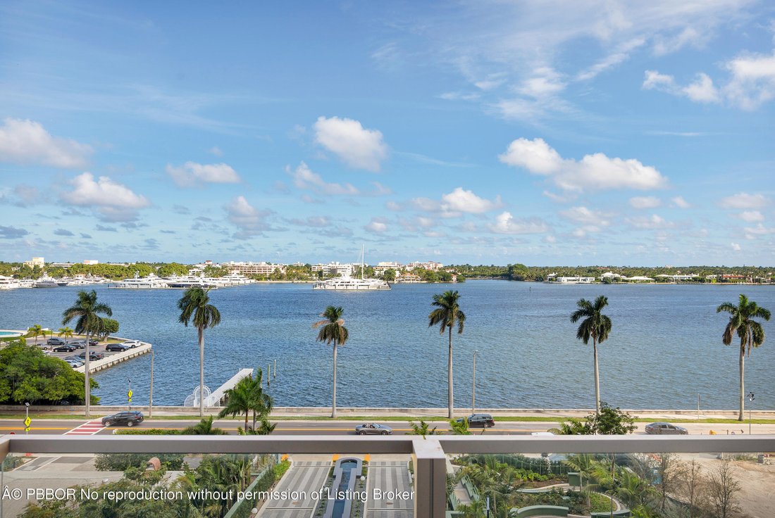 Co Op in West Palm Beach, Florida, United States 3 - 18664346
