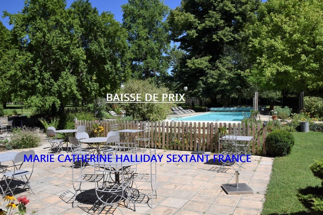 Estate in Antonne-et-Trigonant, Nouvelle-Aquitaine, France 2 - 18672473