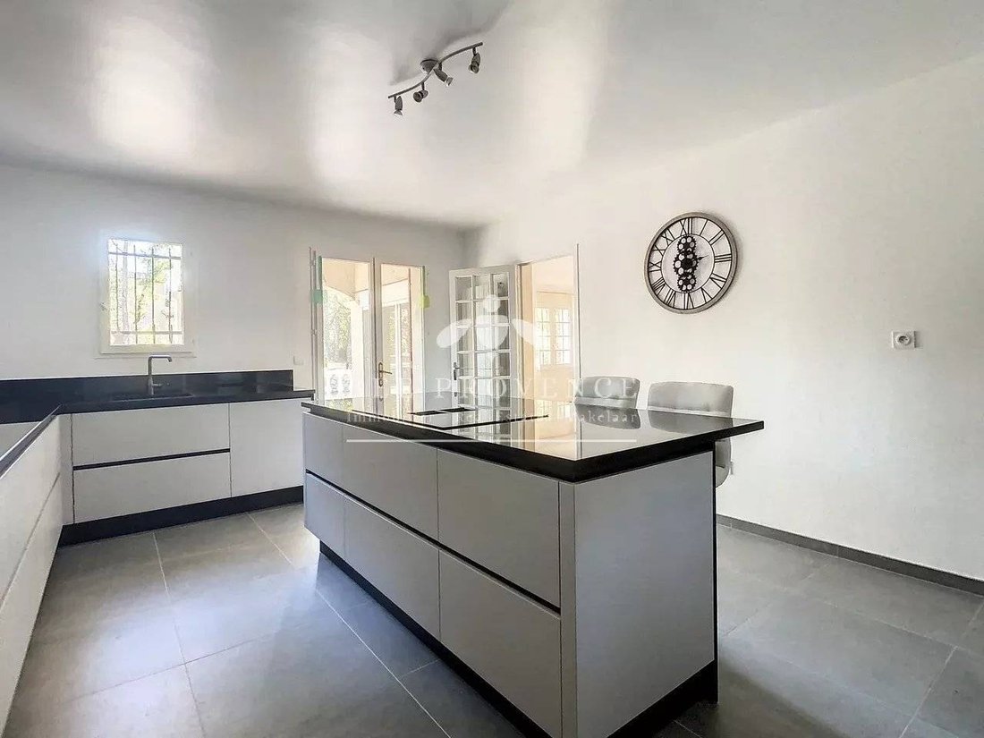 Villa in Besse-sur-Issole, Provence-Alpes-Côte d'Azur, France 4 - 16297624