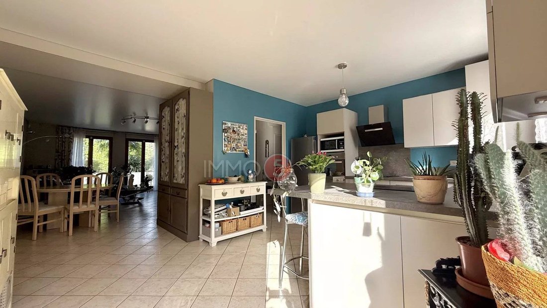 Apartment in Thiers, Le Raincy, France 5 - 16409301