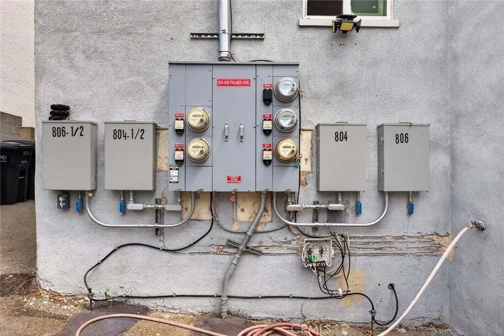 Glendale, California, United States 5 - 18666198