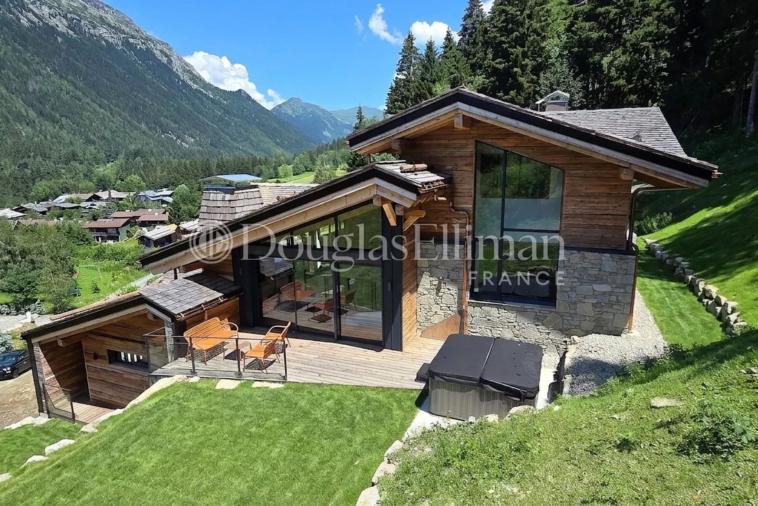 Chalet in Chamonix-Mont-Blanc, Auvergne-Rhône-Alpes, France 1 - 17144940