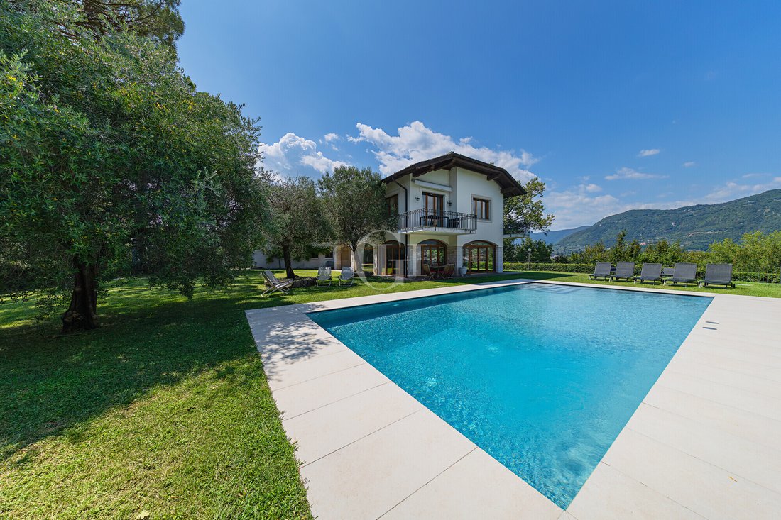 Villa in San Felice del Benaco, Lombardy, Italy 2 - 18666482