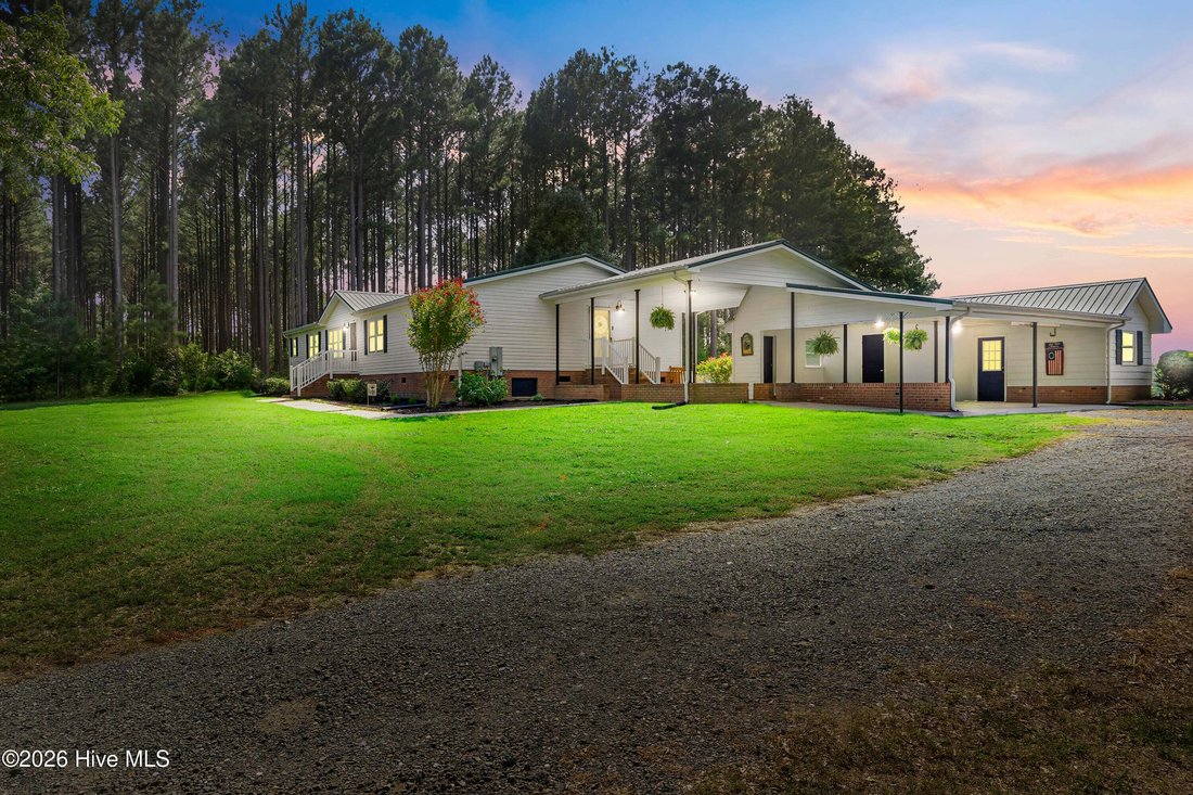 Sanford, North Carolina, United States 2 - 18666392
