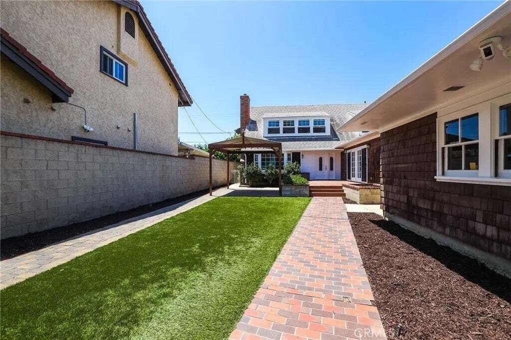 Costa Mesa, California, United States 3 - 18663938